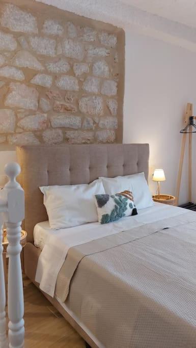 Rafaela 2 Floor * Pyrgos Dirou